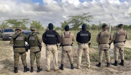 Operação contra tráfico de aves silvestres cumpre mandados de prisão e buscas em Valente e Monte Santo na Bahia e em outros estados