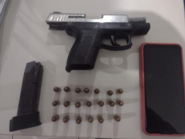 Homem pula de ponte ao tentar fugir da PM e acaba preso com pistola