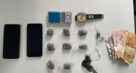 PM apreende drogas e conduz suspeitos por tráfico em Valente