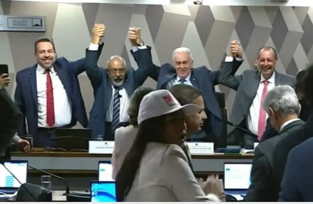 CCJ aprova PEC que reduz de 44 para 40 horas semanais a jornada de trabalho e texto vai ao plenário do Senado