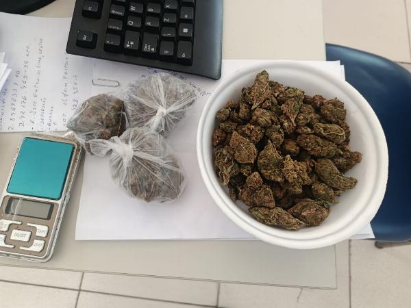 Mulher é presa por suspeita de tráfico de drogas em ação da CETO em Serrinha