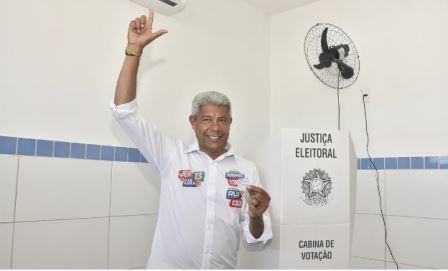 Jerônimo comemora reeleição na Bahia e convoca apoio a Lula no segundo turno